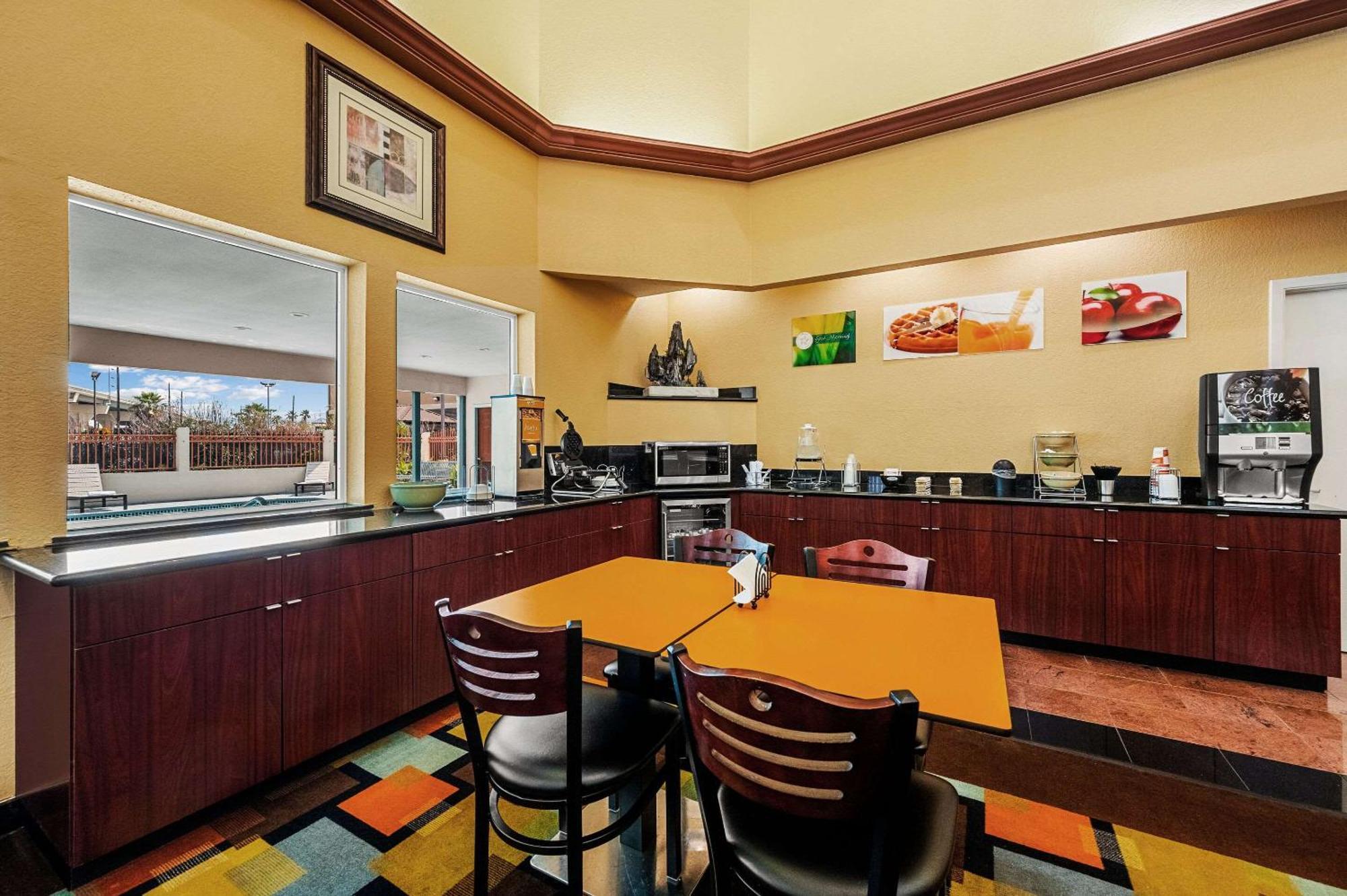 Quality Inn & Suites Cypress Bagian luar foto