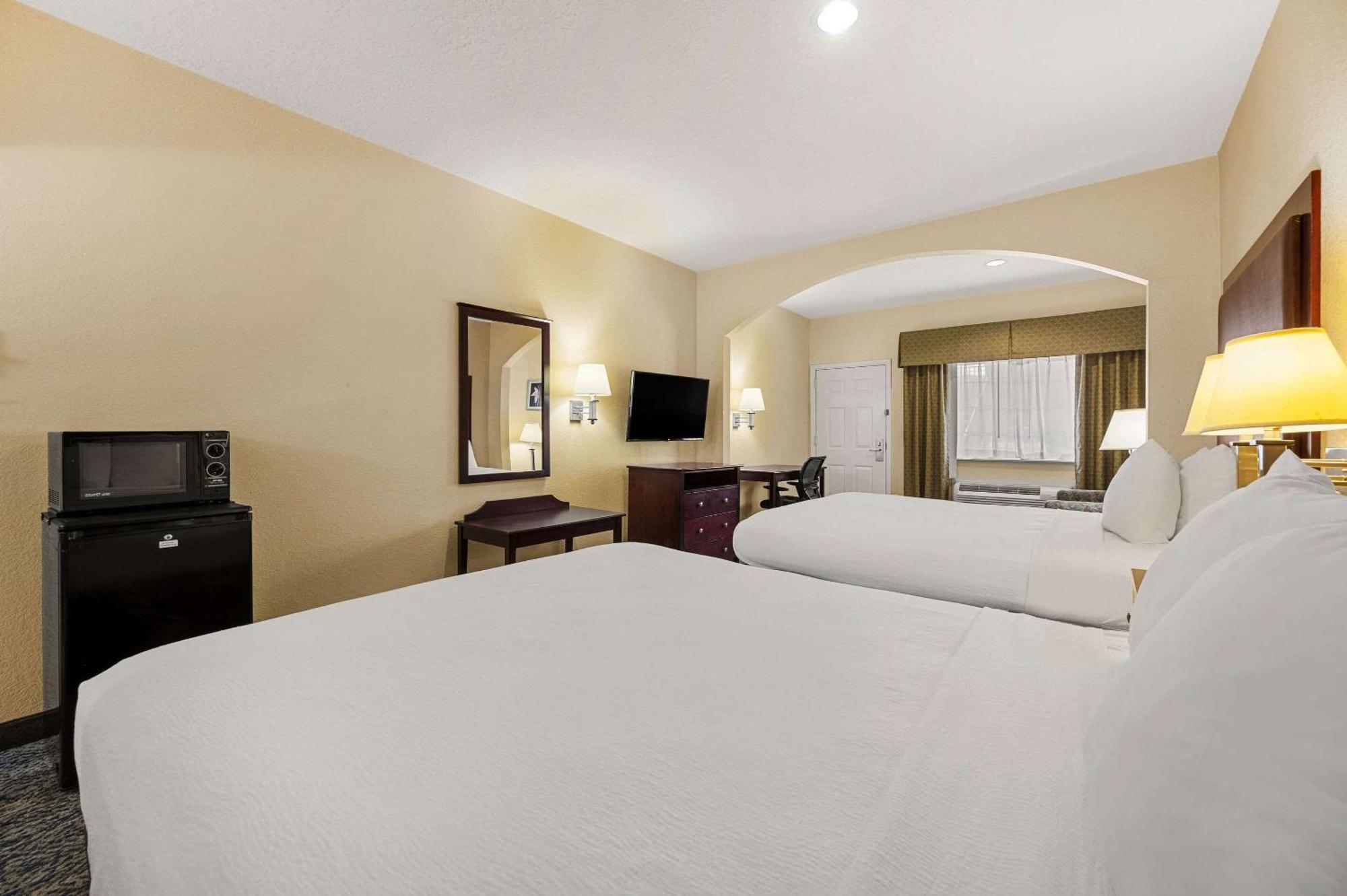 Quality Inn & Suites Cypress Bagian luar foto