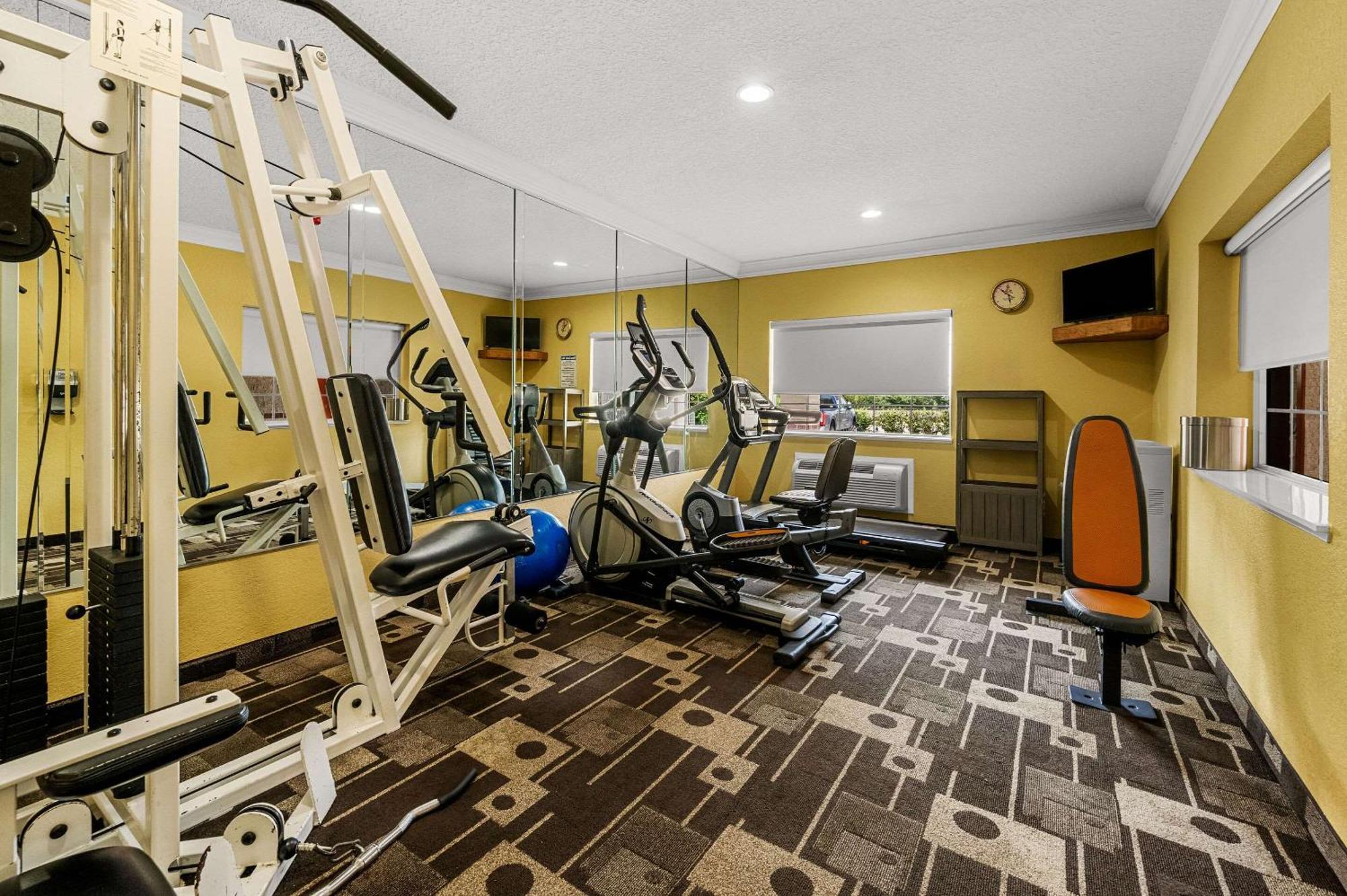 Quality Inn & Suites Cypress Bagian luar foto