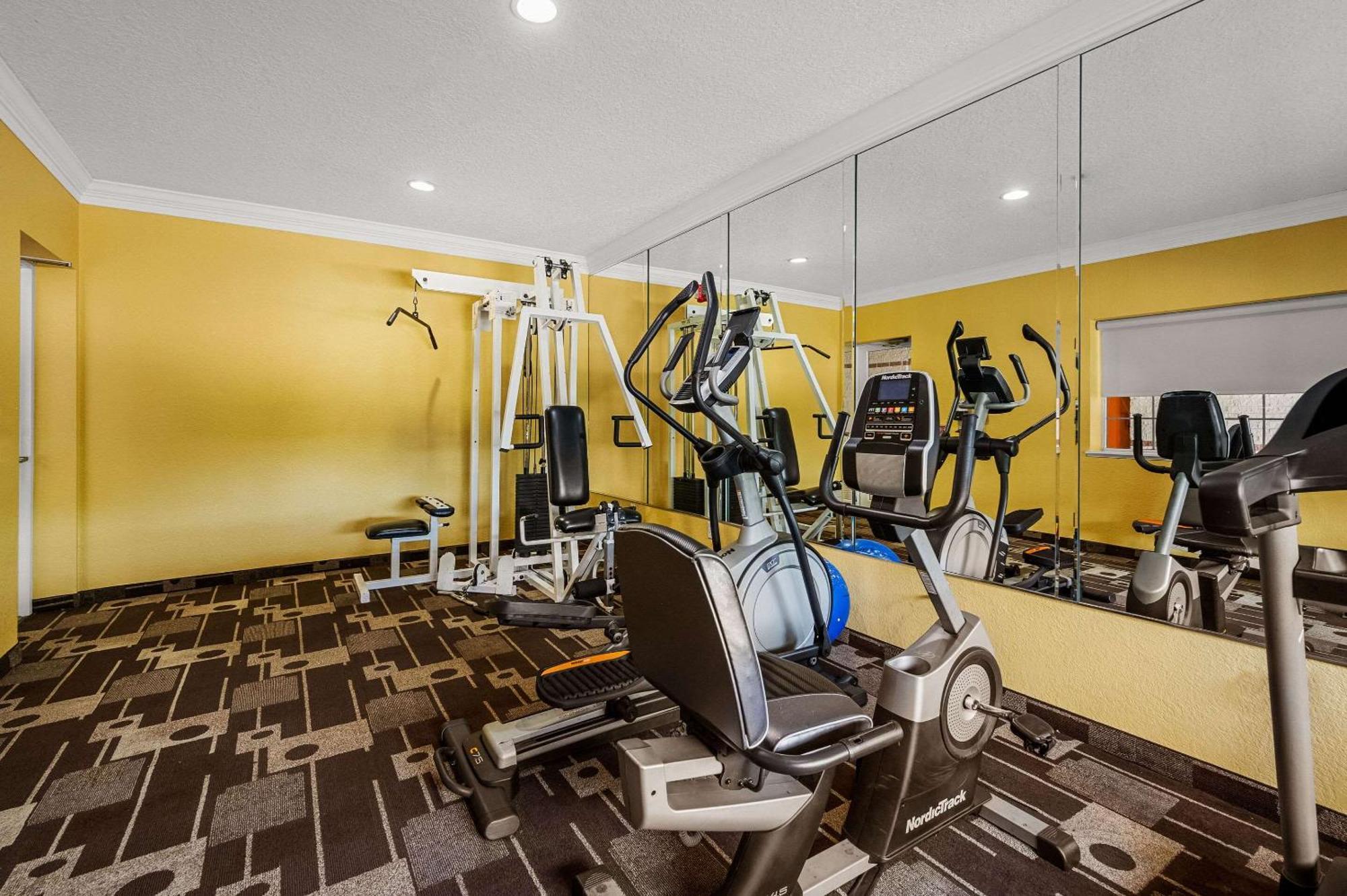 Quality Inn & Suites Cypress Bagian luar foto