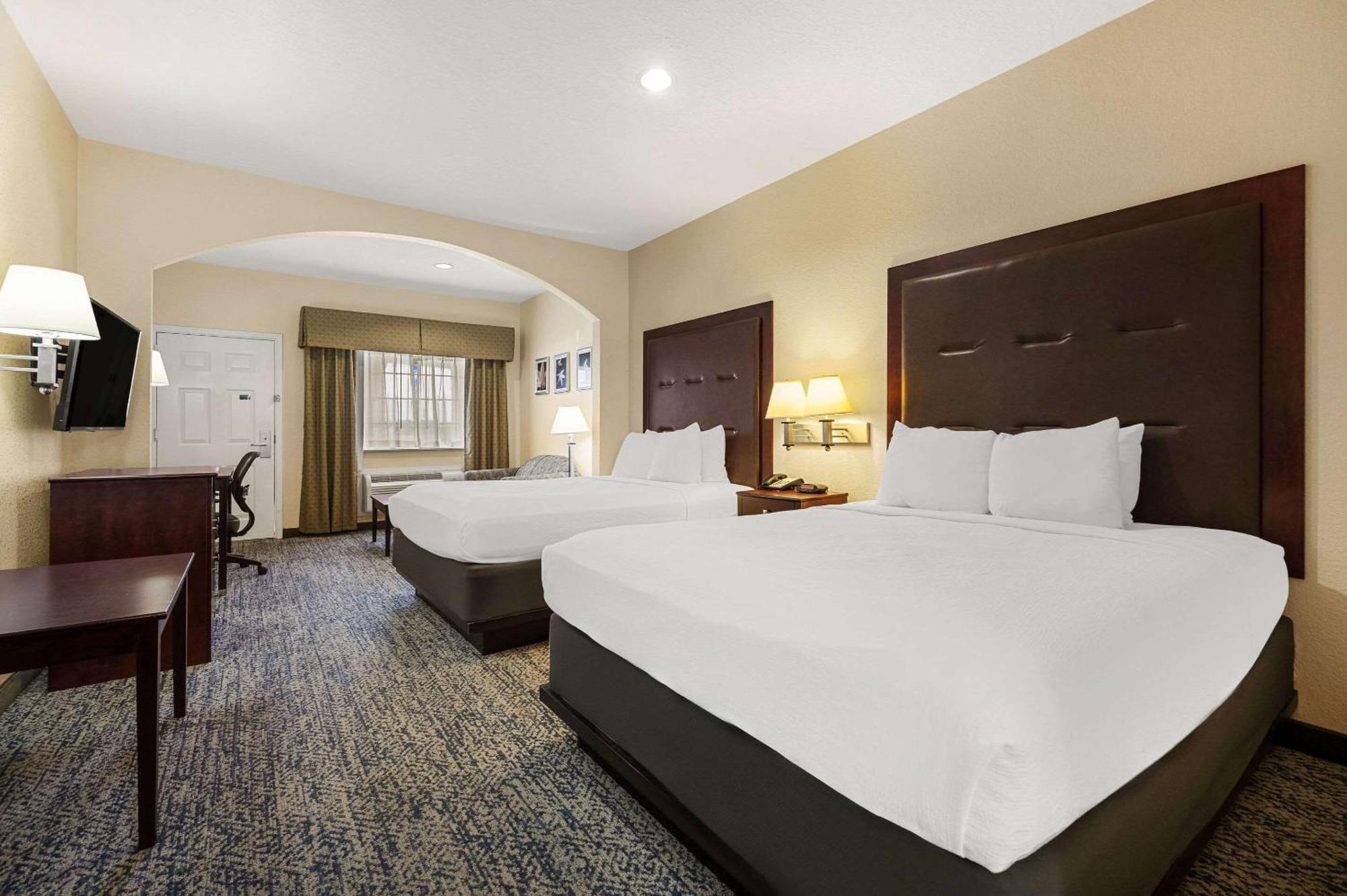 Quality Inn & Suites Cypress Bagian luar foto