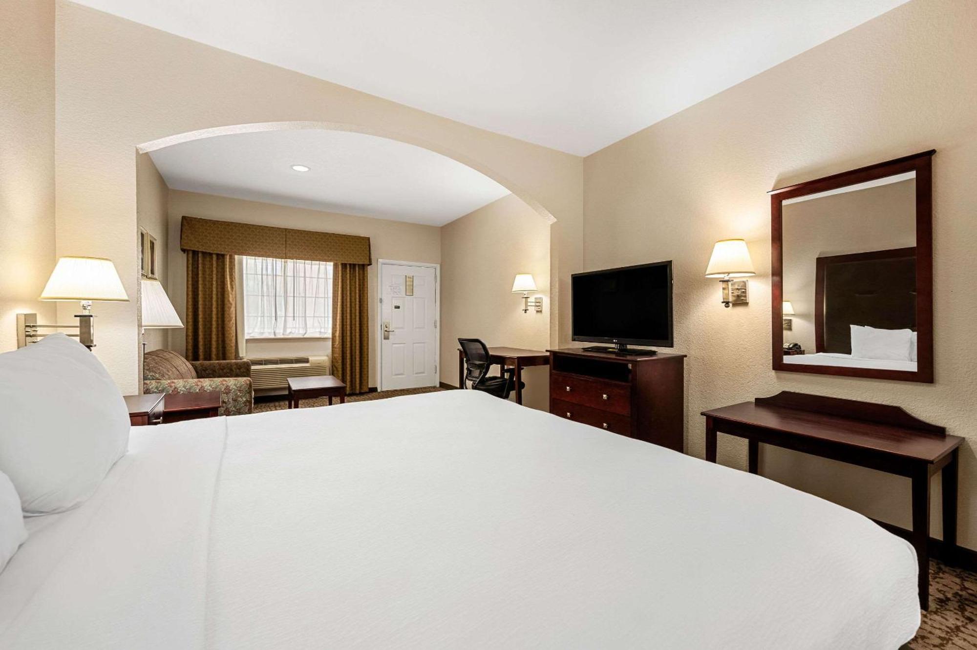 Quality Inn & Suites Cypress Bagian luar foto