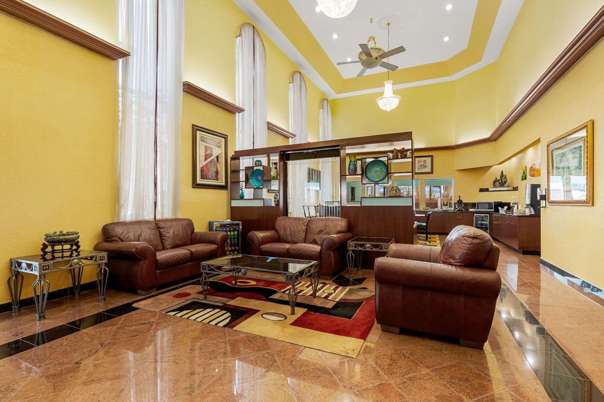 Quality Inn & Suites Cypress Bagian luar foto