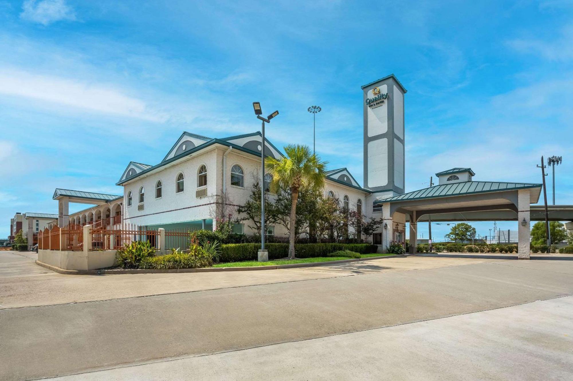 Quality Inn & Suites Cypress Bagian luar foto