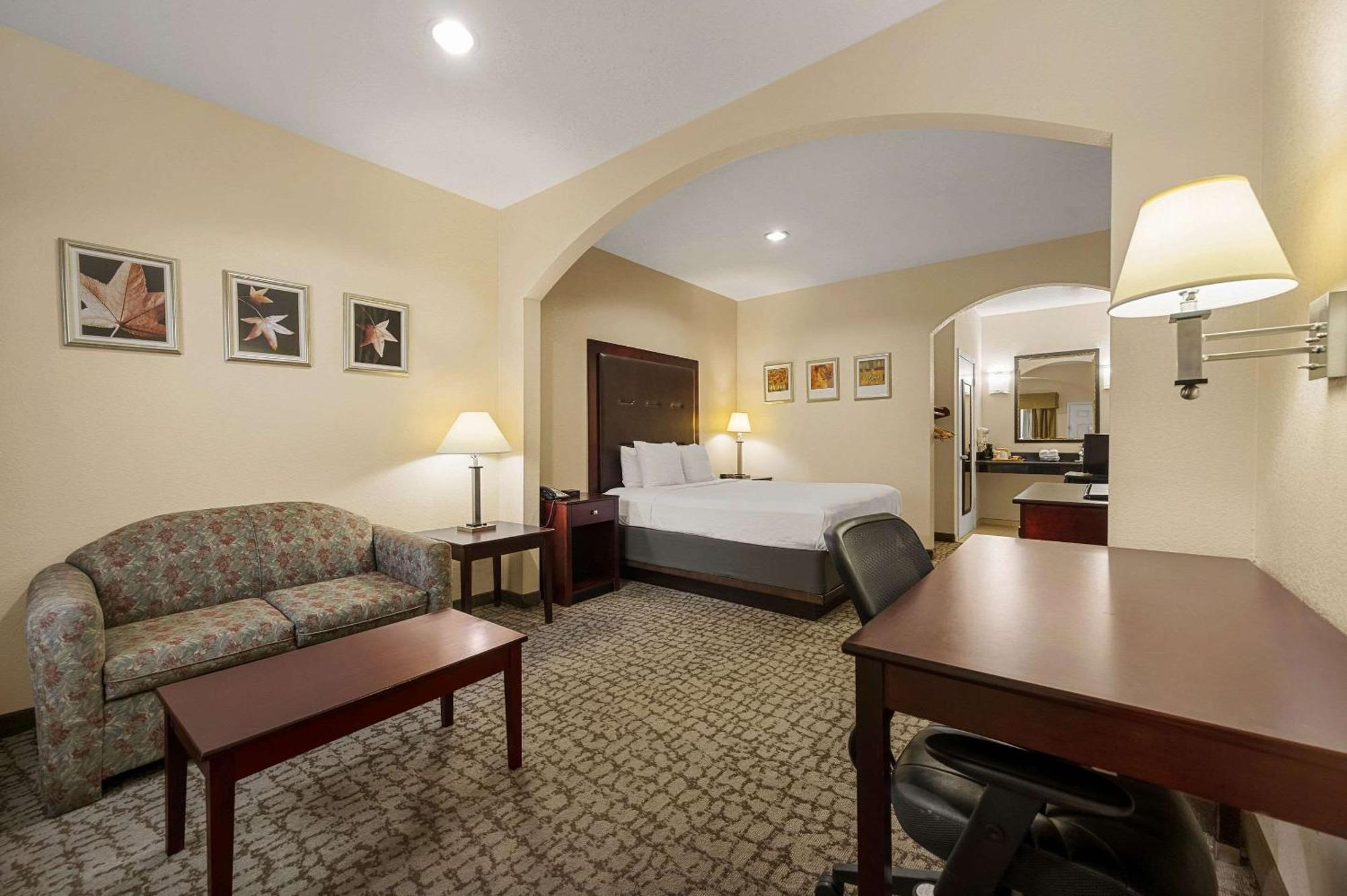 Quality Inn & Suites Cypress Bagian luar foto