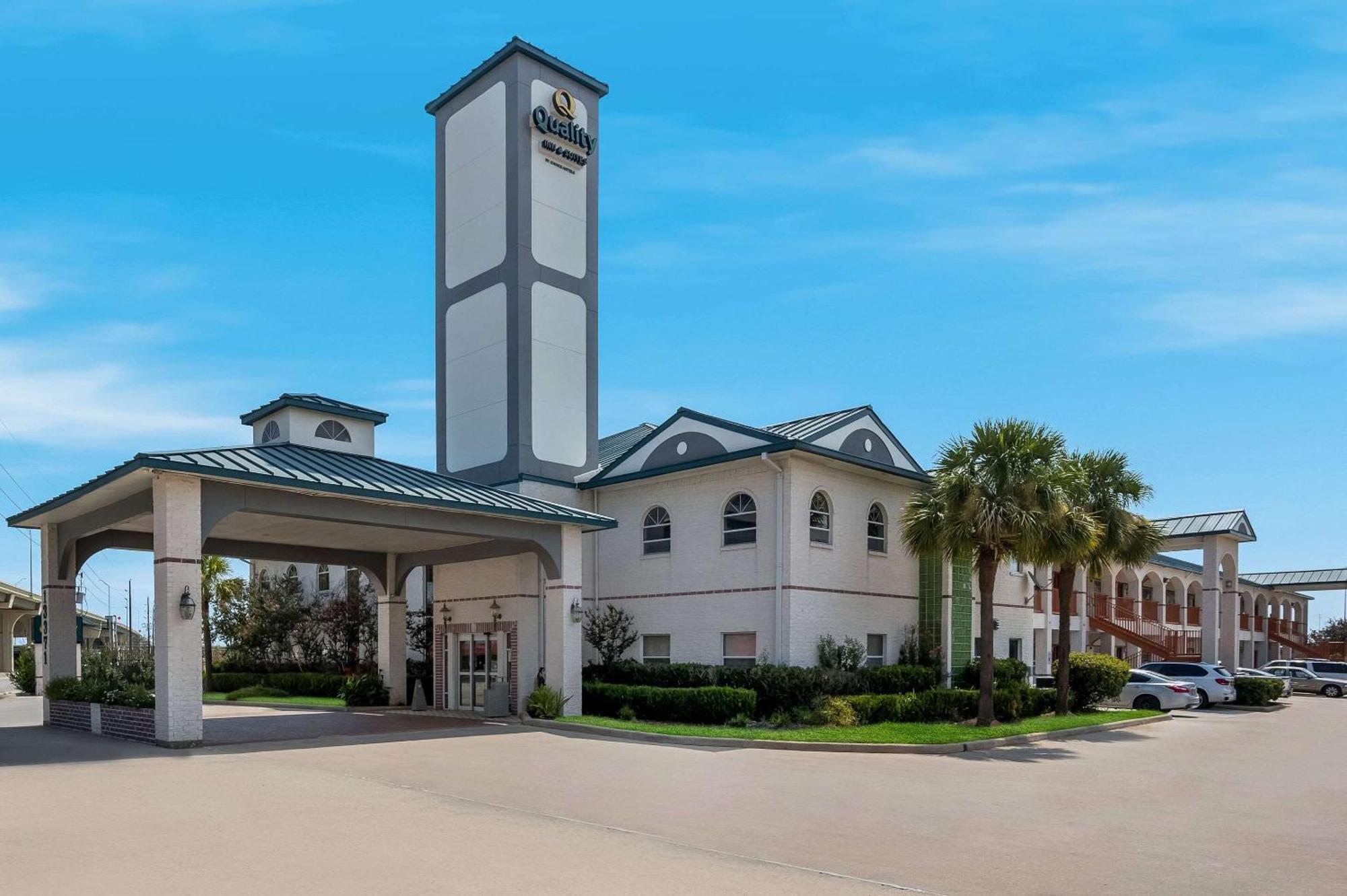 Quality Inn & Suites Cypress Bagian luar foto