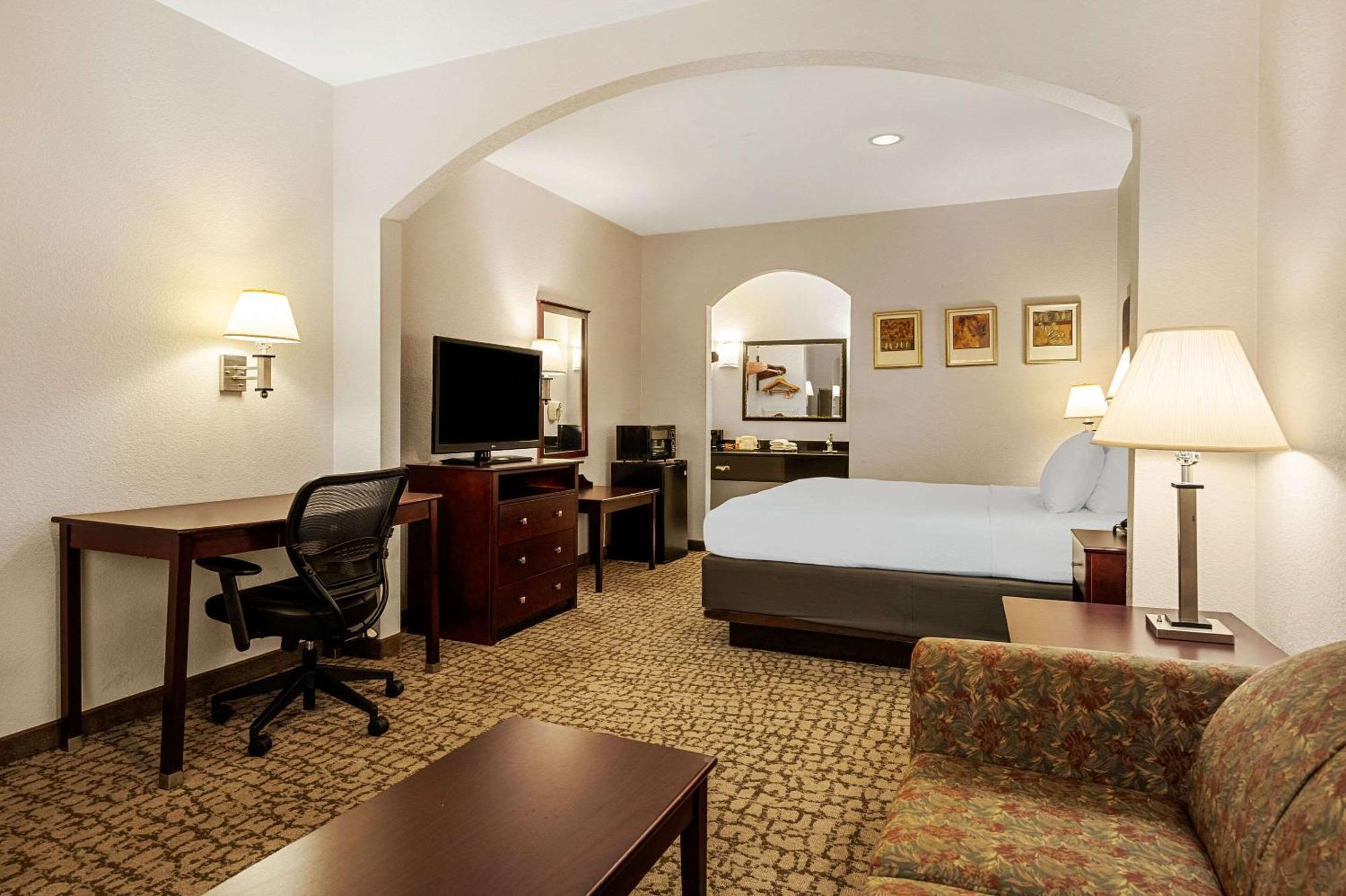 Quality Inn & Suites Cypress Bagian luar foto