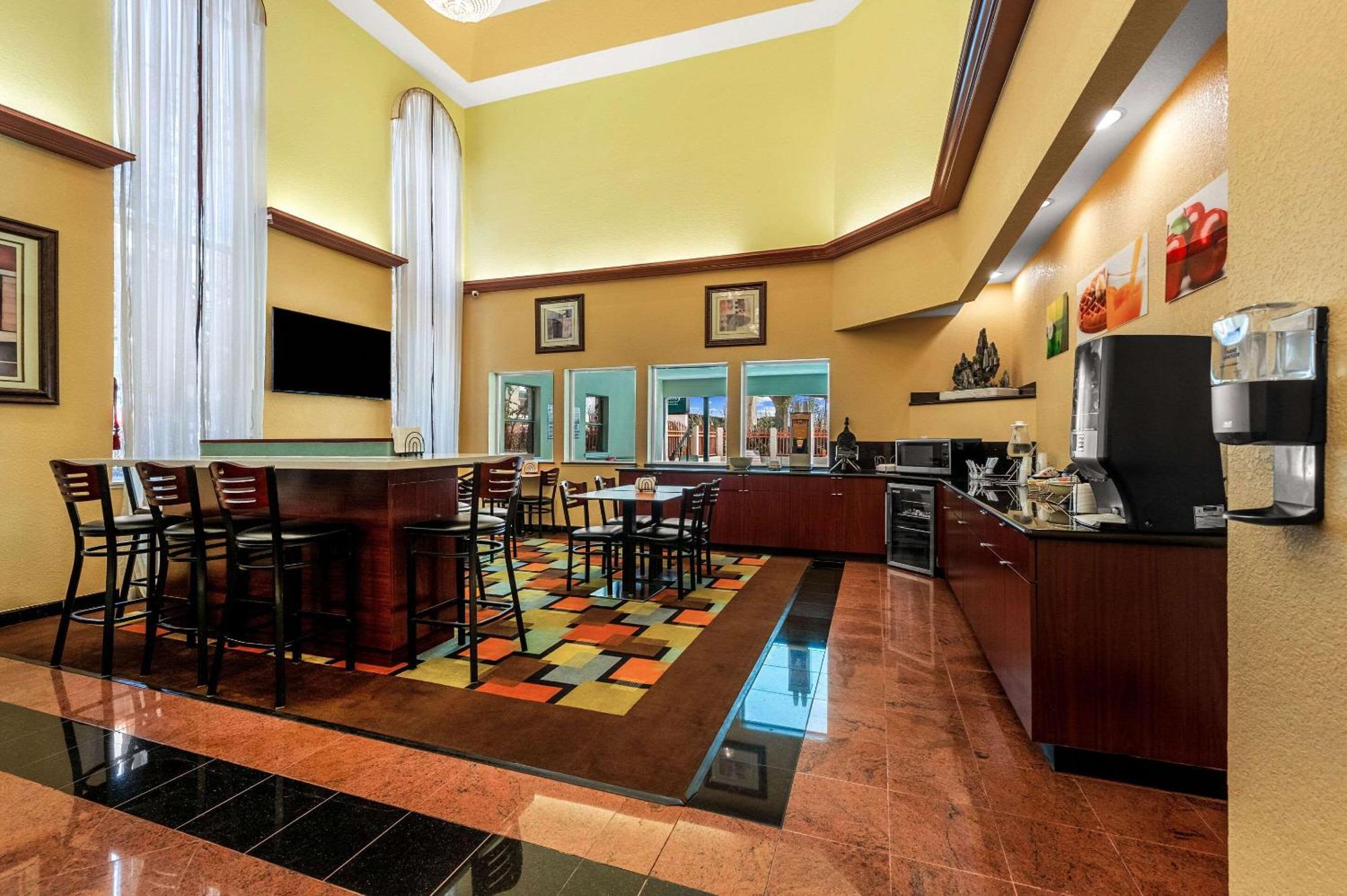 Quality Inn & Suites Cypress Bagian luar foto